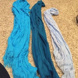 Lot of 3 blue scarves