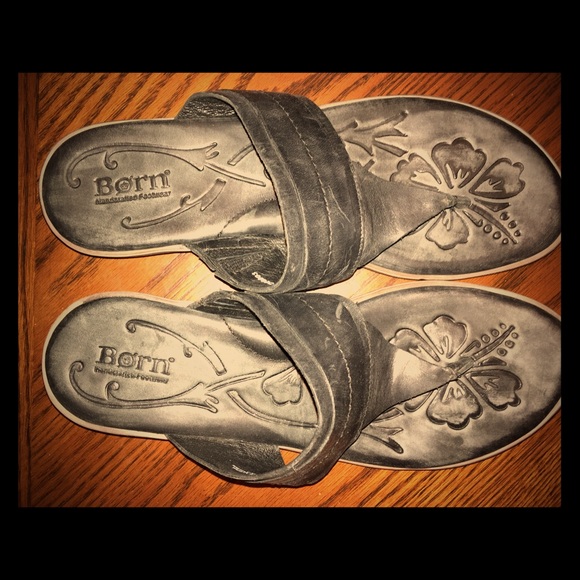 LOWER PRICE!! Born Black T-Strap Leather Sandals