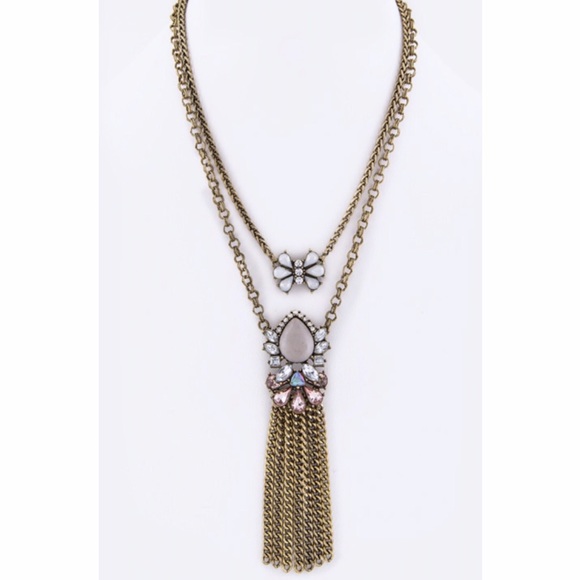 2 x Host Pick 💕 Crystal Teardrops Necklace • 📿