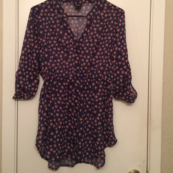 Navy blue rose pattern flowy top.
