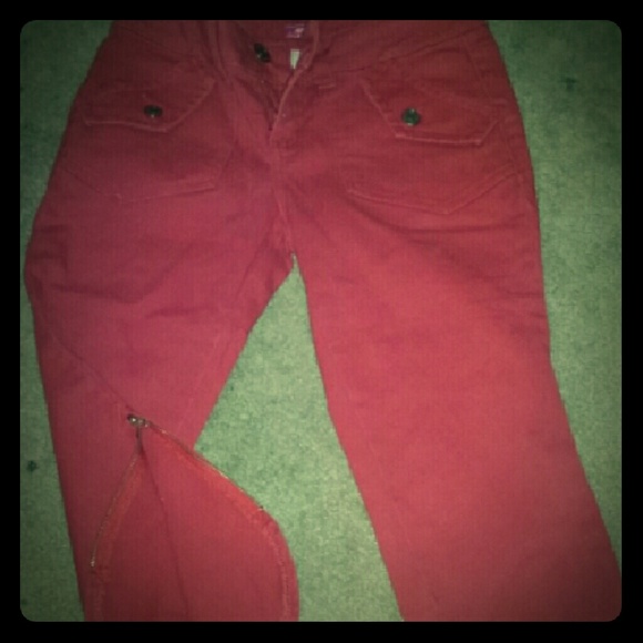 Red capri