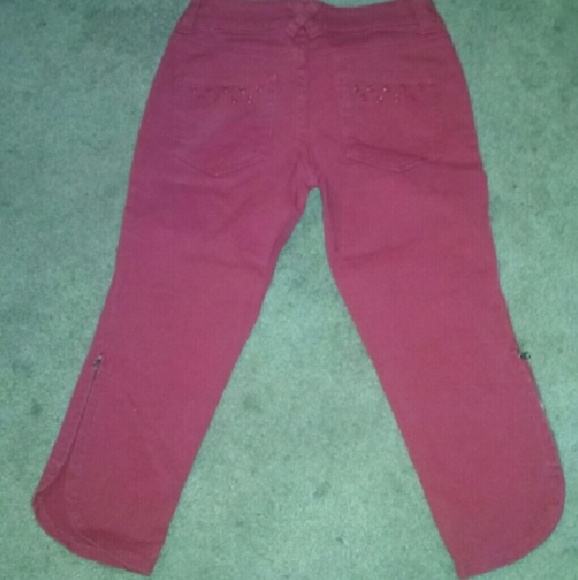 Red capri - Picture 2 of 2