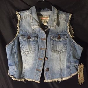 Jean sleeveless vest..............................