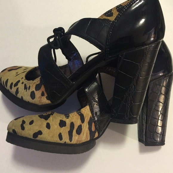 Shoes - Picture 3 of 4