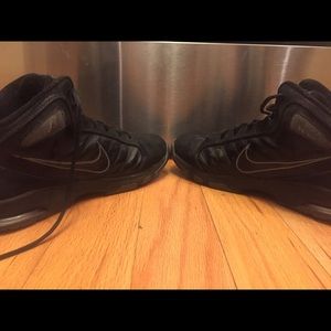 Nike Mens Basketball Shoes (size 10)