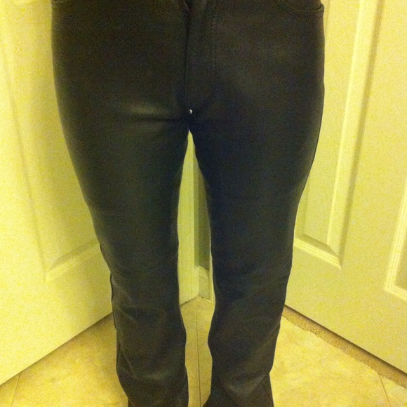 Black leather Gap brand pants - Picture 2 of 3