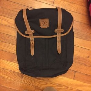 Fjallraven Rucksack No.21 medium backpack in black