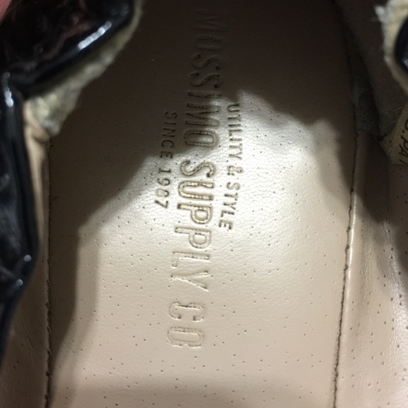 Mossimo flats - Picture 2 of 2