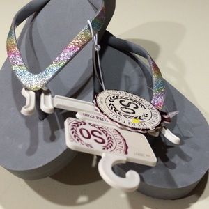 So Medium Flip Flops