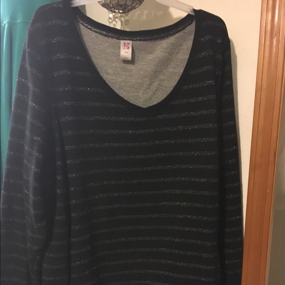 Sweatshirt with pockets