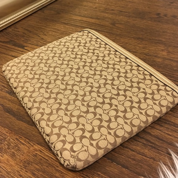 ❌ Sold Coach IPad Case - Picture 4 of 4