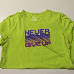 "Never give up" medium shirt