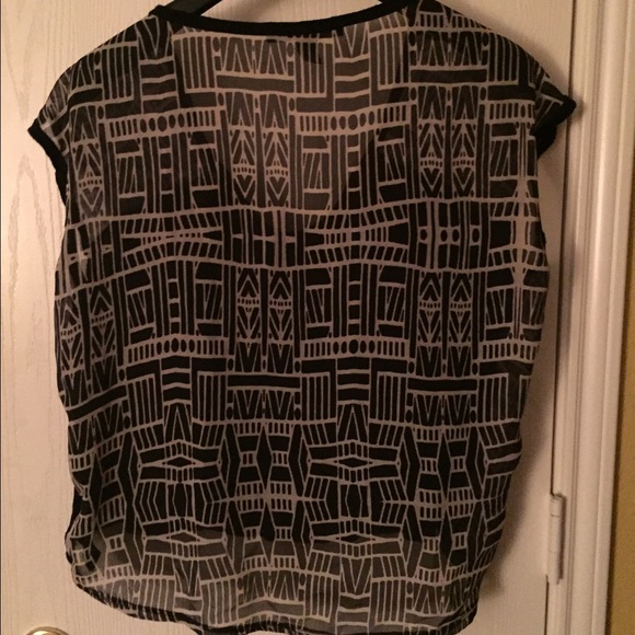Aztec Top - Picture 2 of 2