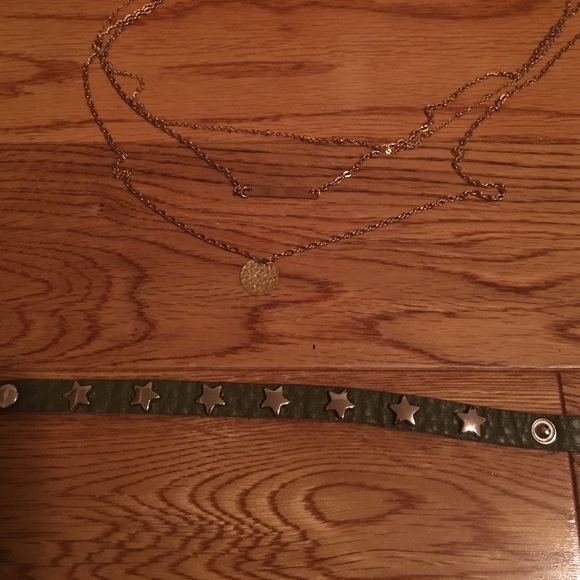 Gold necklace and faux leather bracelet - Picture 1 of 1