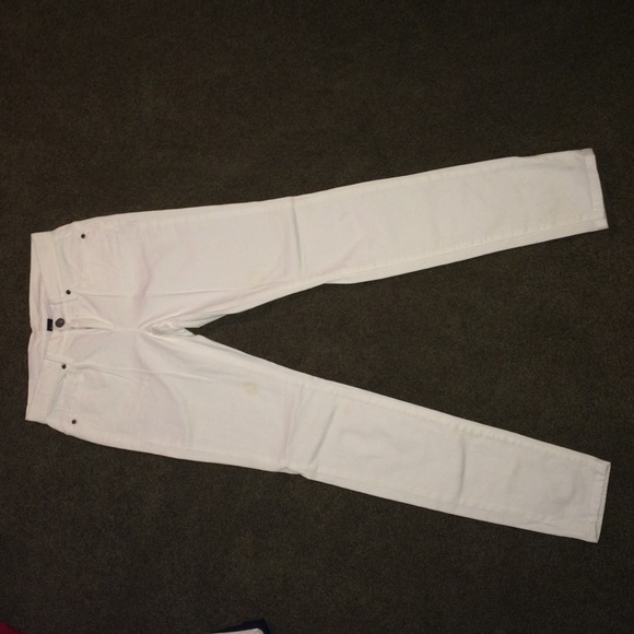 Size 6, white, skinny jean