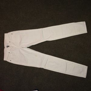 Size 6, white, skinny jean
