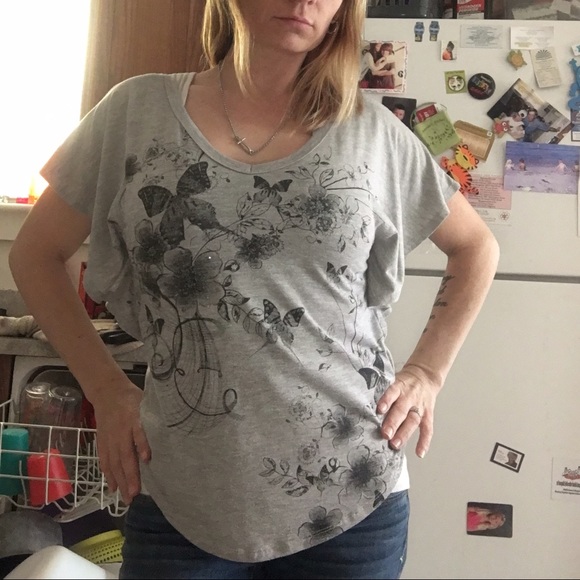 Very cute size medium butterfly top