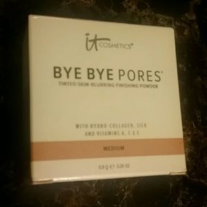 It Cosmetics Bye Bye pores tinted blurring powder