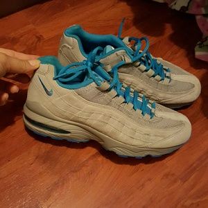 Nike Air max youth 7 woman 8.5.