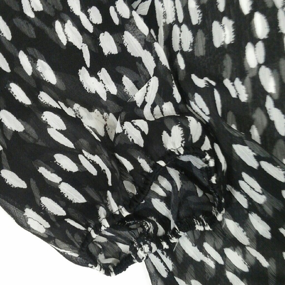 Black & White Sheer Hi-Low Top - Picture 2 of 4