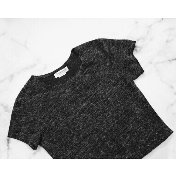 Sold | Textured high fashion crop top - Picture 2 of 2