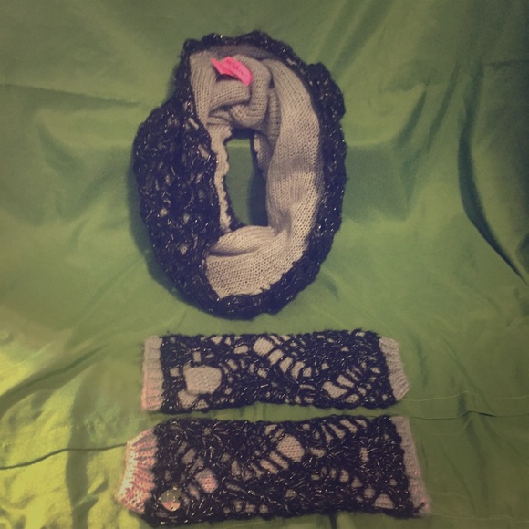 Gloves & scarve