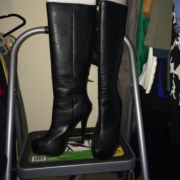 Black knee boots