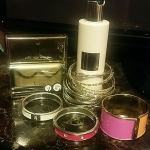 Victor and Rolf Flower Bomb lotion fun bundle