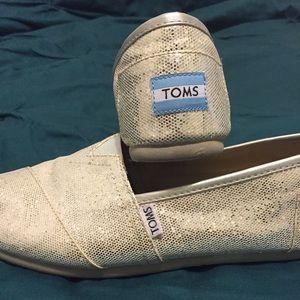 Toms