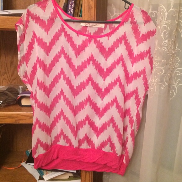 Pink and white zig zag top by Liberty Love - Picture 1 of 1