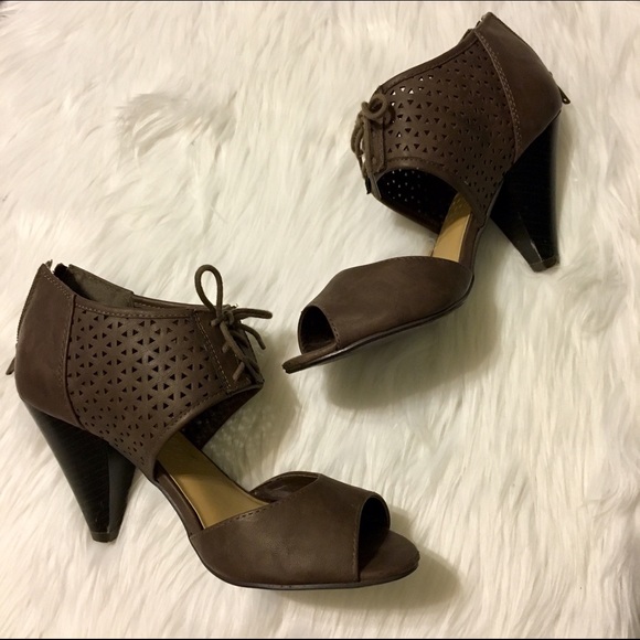 Block heel sandals