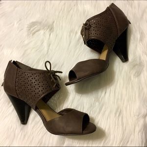 Block heel sandals