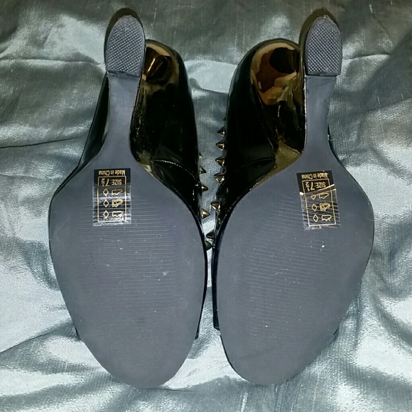 SOLD NEW SPIKED BLACK PATENT LEATHER WEDGE - Picture 2 of 4