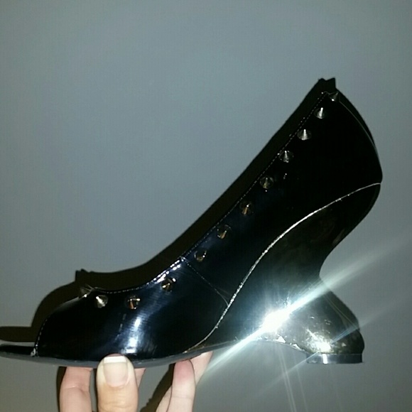 SOLD NEW SPIKED BLACK PATENT LEATHER WEDGE - Picture 3 of 4