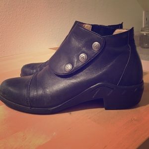 Ariat genuine leather ankle booties