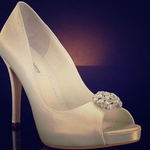 Benjamin Adams London Pump with crystals