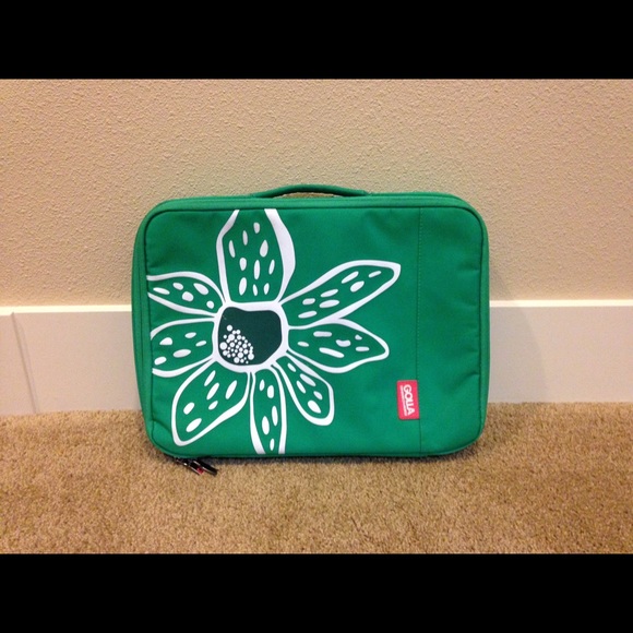 MacBook Pro 13" Green Floral carrying case