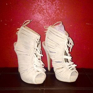 💥NEW💥 Fringe heels