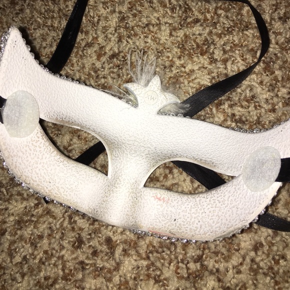 Masquerade silver mask!!! - Picture 2 of 2
