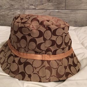 Coach bucket logo hat
