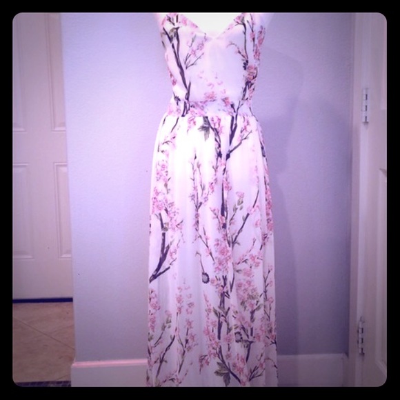 White cherry blossom gown - Picture 1 of 4