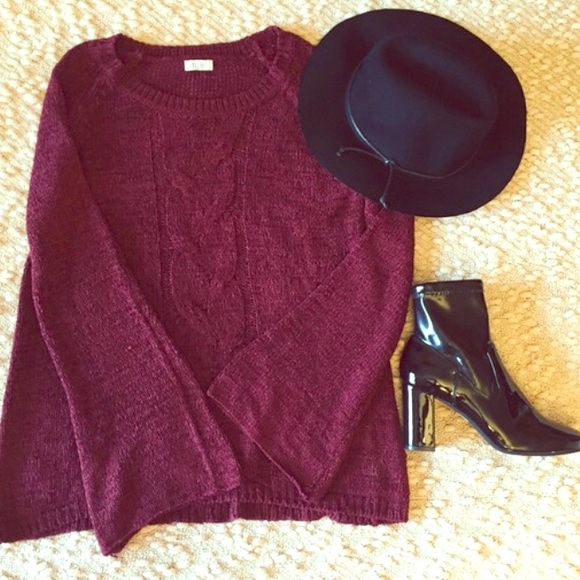 Maroon knit sweater - Picture 1 of 3