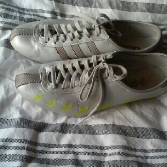 Adidas Okapi sneakers