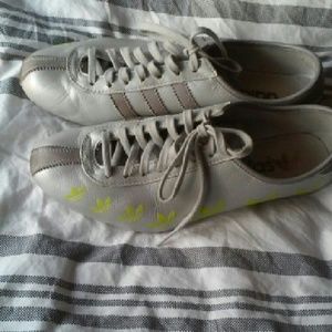 Adidas Okapi sneakers