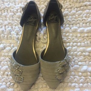 Jeffrey Campbell Vintage "Taken" flat sz7