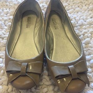 Kenneth Cole Reaction Sz 6  Flats