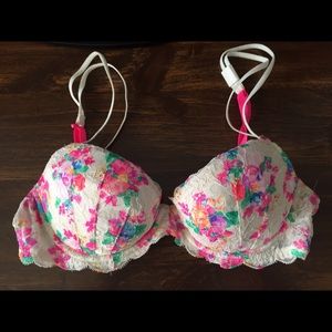 Victoria's Secret Bra 34B- 1 tag attached (New)