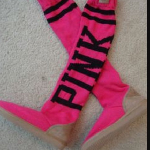 SUPER RARE ! LIMITED EDITION VS MUKLUKS