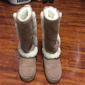 Womens bear paw boots, barely worn.