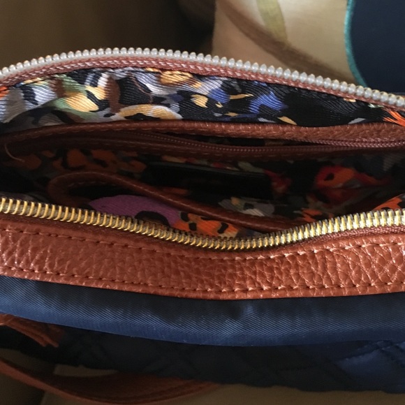 Small Navy blue purse. Excellent condition - Picture 2 of 4